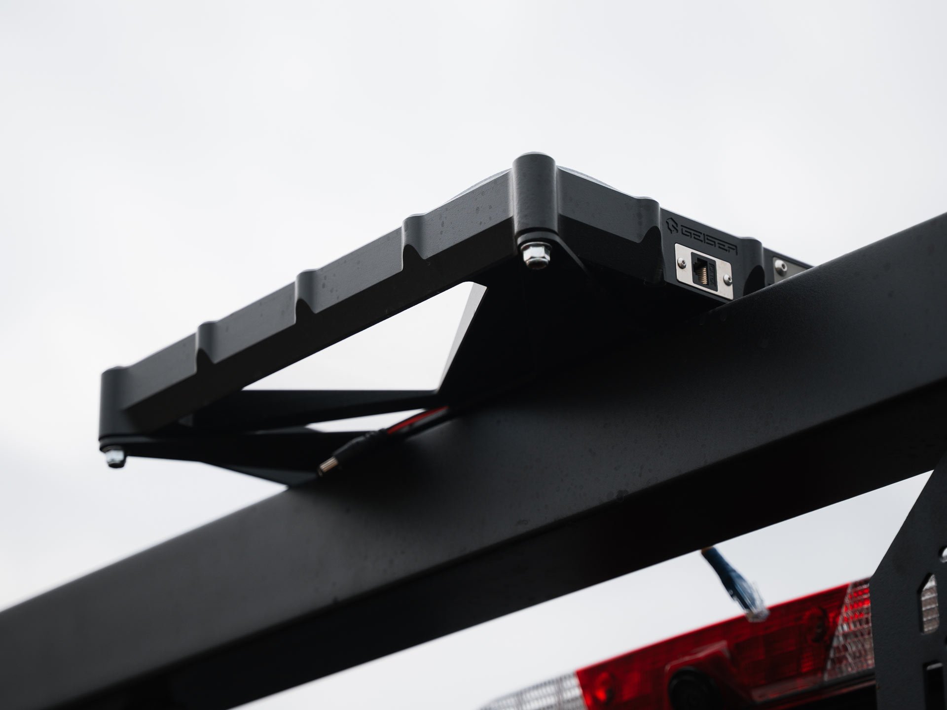 Features-Starlink-Rack-Mount
